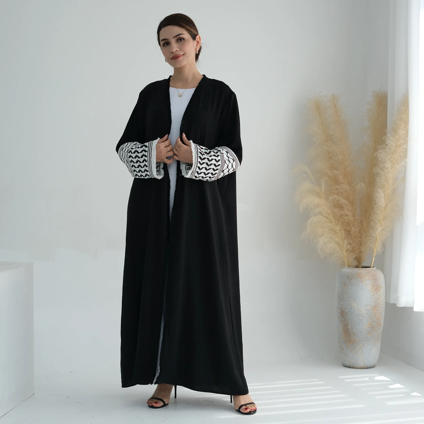 2024 Trend Abaya palestinese Abaya kufiyah Design ricamo Cardigan donna abbigliamento islamico abiti nappa di alta qualità nero