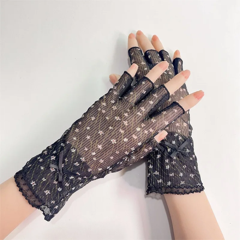 

Driving Sunscreen Female Spring Summer Short Lace Floral Thin Hand Guard Breathable Half Finger Exposed Fingerless Gloves Women