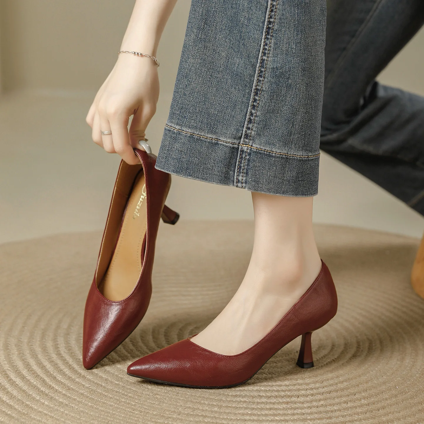 

Новинка 2025 года, женские туфли-лодочки с острым носком в стиле ретро, туфли без шнуровки на высоком каблуке 4 см/6 см, элегантная офисная обувь, повседневная деловая обувь W0006