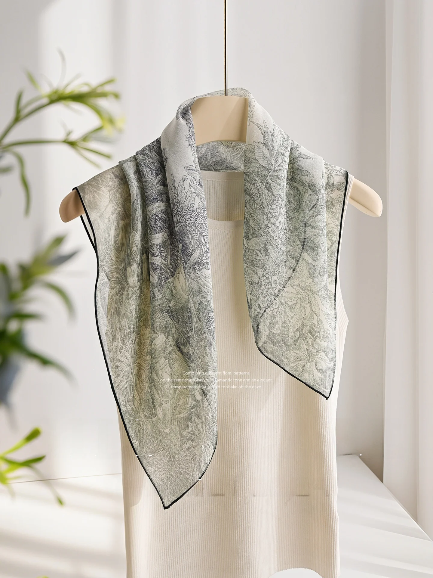 シルクシフォンスカーフスクエア女性春夏薄いショールネック保護ハイエンド小さなスカーフショルダーラップママファッションアクセサリー