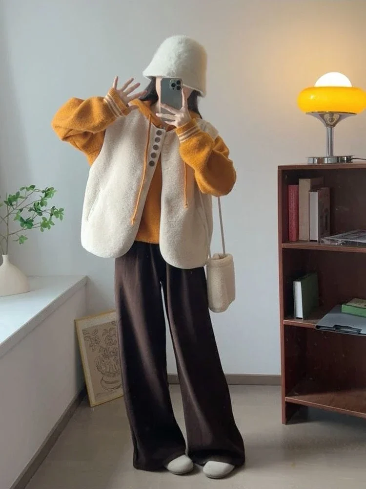 

Lamb Fur Corduroy Vest Autumn Winter Korean Style Short Crew Neck Loose Cape Outerwear​