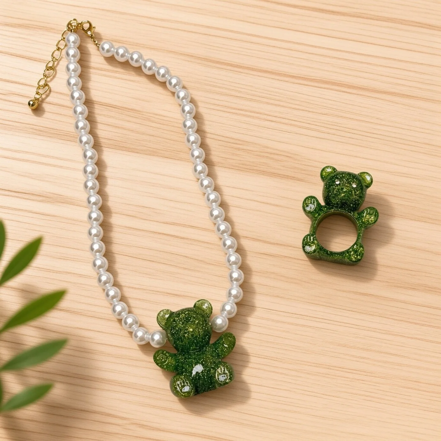 Y2K Glitter Gummy Bear Jewelry Set for Women Acrylic Bear Pendant Pearl Choker Necklace Ring Set Multicolor Sweet Girls Jewelry