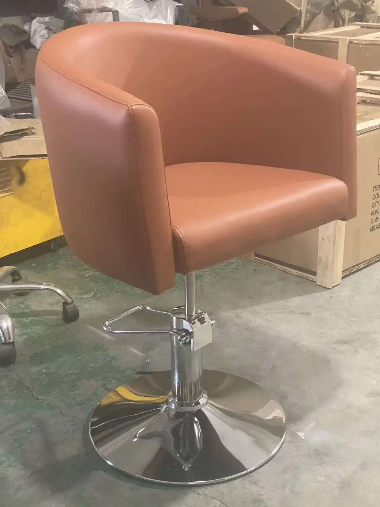 2026 New Arrival French Super Hydraulic Pump  Style Brown Salon Chair for Workshop for 8 Years Warranty