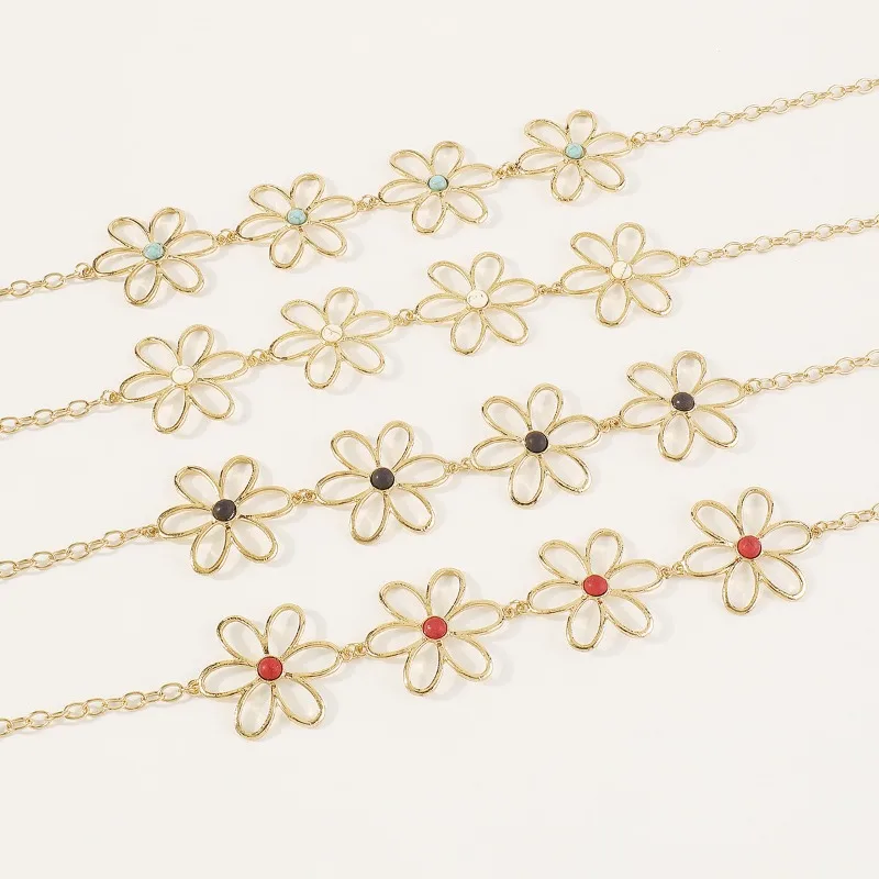Golden Hollow Flower Designer Necklace for Women Fashion Wedding Party Flower Jewelry Fashion Accessories for Ladies Neck 2023