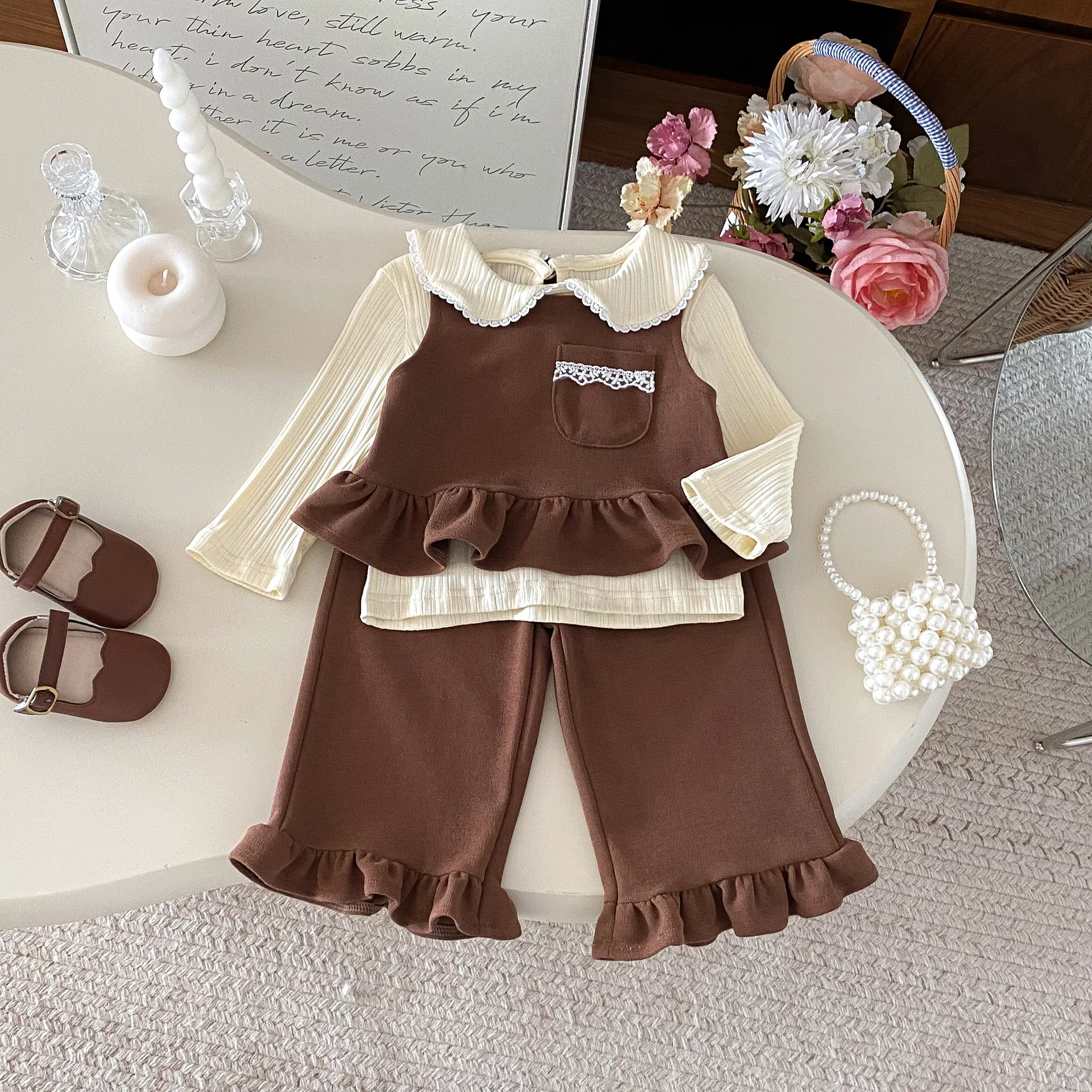 

Корейский осенний комплект для девочек 2025 года с распашной майкой в западном стиле с листьями лотоса, длинными брюками, низ с кружевным воротником, модный комплект из 3 предметов