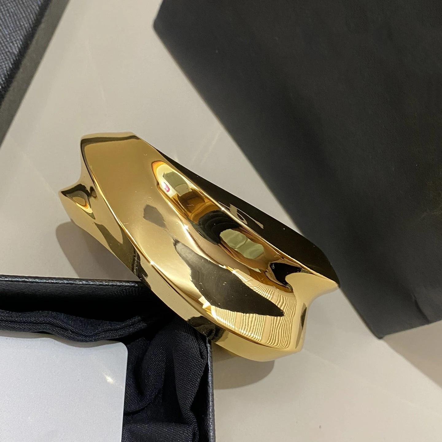 

Fashion Designer Brass Plated Gold Smooth Irregular Luxury Bracelet Women Top Quality Popular Jewelry Trend