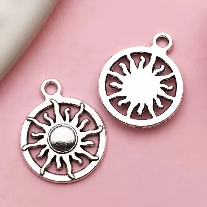 210 Stück antiksilberfarbene runde Sonnen-Anhänger, 20 x 16 mm, für Armbänder, Ohrringe, Schmuckherstellung, Großhandel – Detail 2