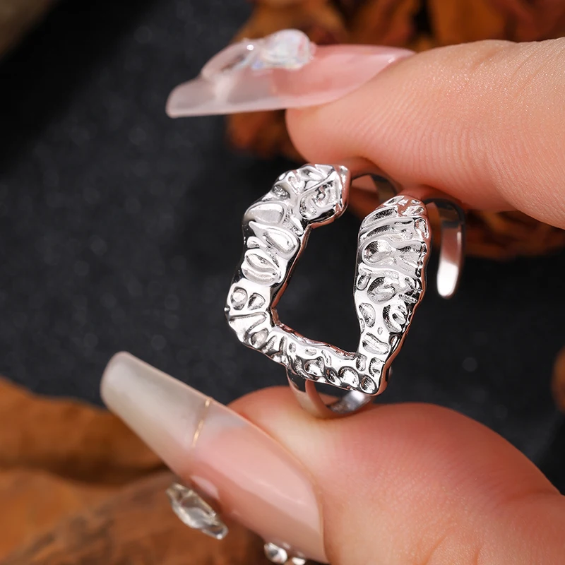 

Модное и подлинное открытое женское кольцо нестандартной формы из серебра S925