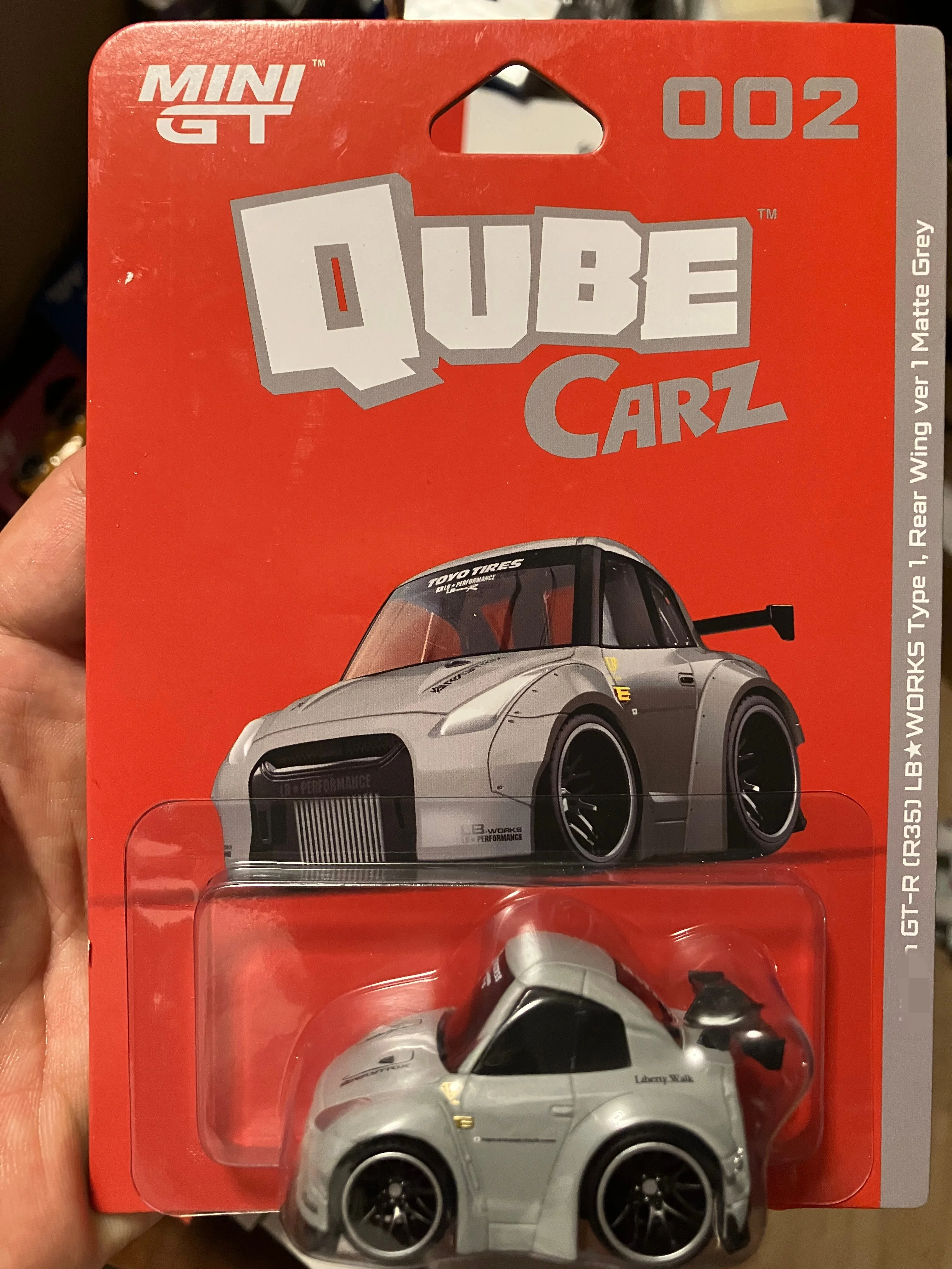 

Модель автомобиля Minigt Qube Carz GT-R R35 LB Works Type 1 с задним крылом Ver 1, матовый серый цвет, из сплава.