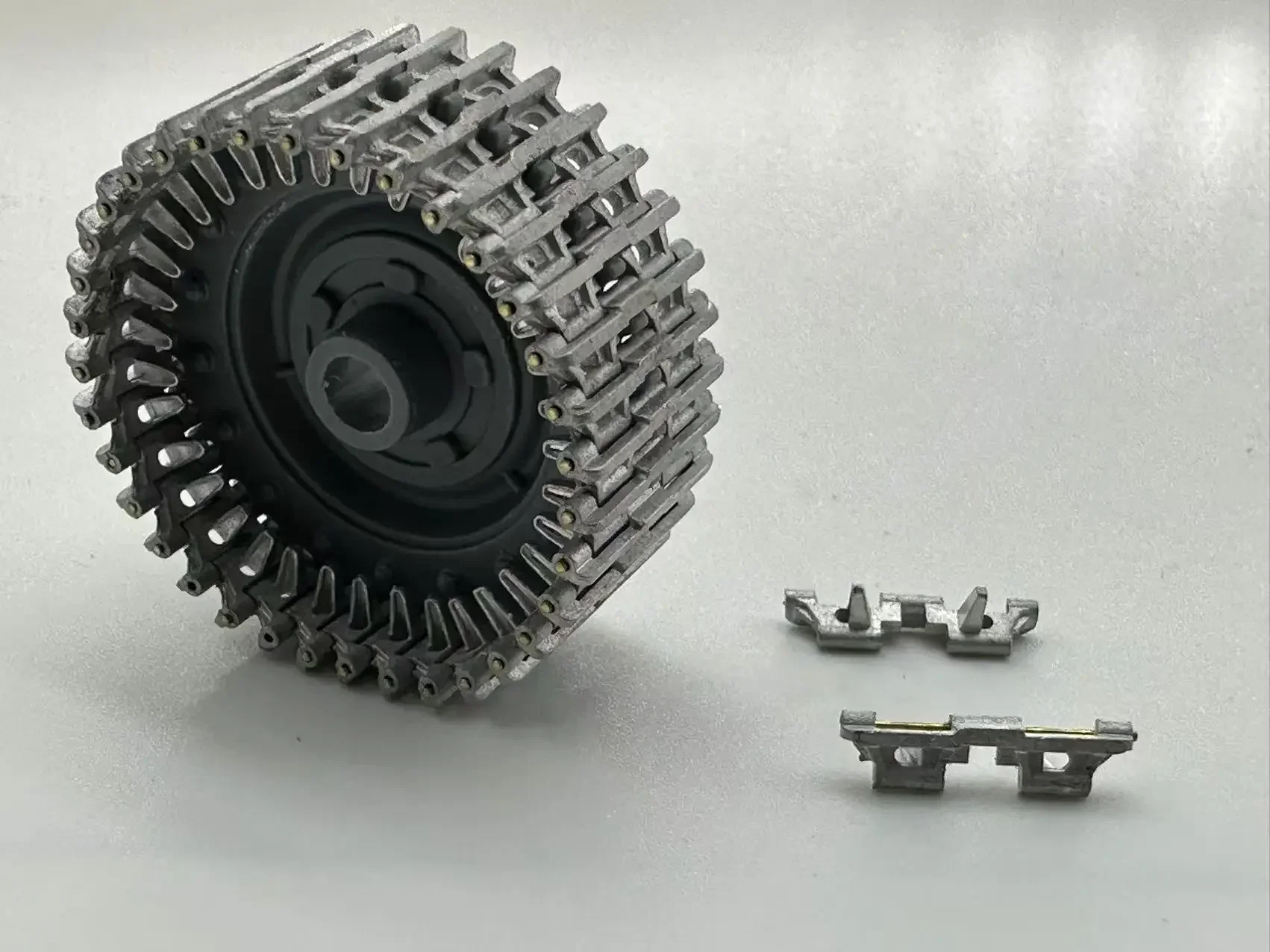 Chuangqi Model 16005 mk. II Personnel Carrier Model Metal Track（ for Gecko 16GM0016）1/16 Accessories