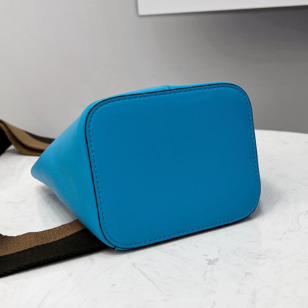 الفاخرة المرأة حقيبة بحزام العلامة التجارية الشهيرة الخصر حقيبة الذكور السفر في الهواء الطلق الرياضة مصمم على ظهره موضة الرجال النساء حقيبة يد 2025