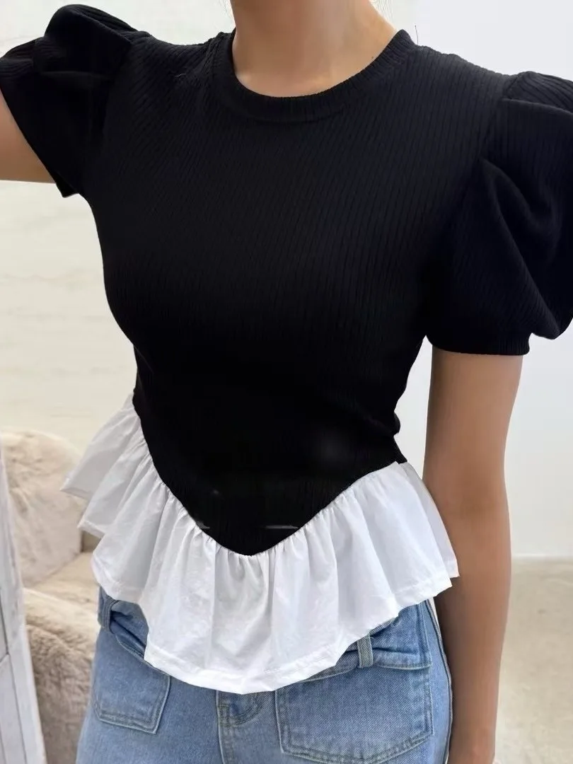 เสื้อยืดทรงเข้ารูปสำหรับผู้หญิง แต่งระบายชายเสื้อ สีสันสไตล์วินเทจ รุ่นใหม่ล่าสุดสำหรับฤดูร้อน สวมใส่สบาย ระบายอากาศได้ดี