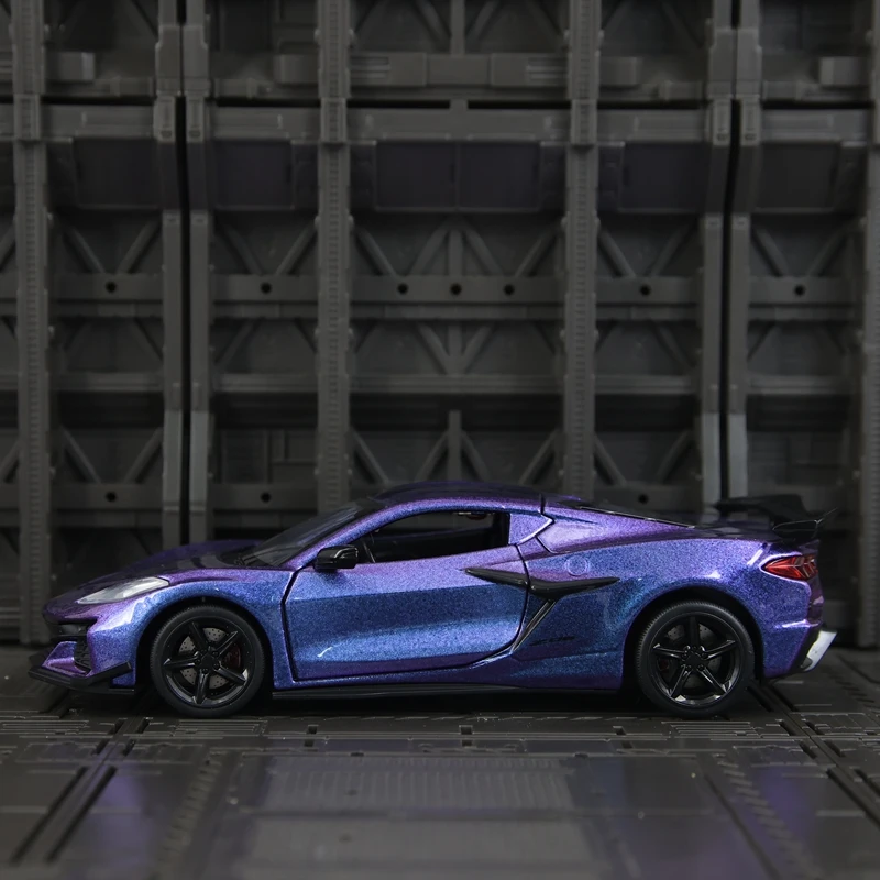 1:24 시뮬레이션 쉐보레 코르벳 Z06 2024 합금 자동차 모형 슈퍼카 장식, 도어 및 트렁크 개폐 가능, 어린이 선물