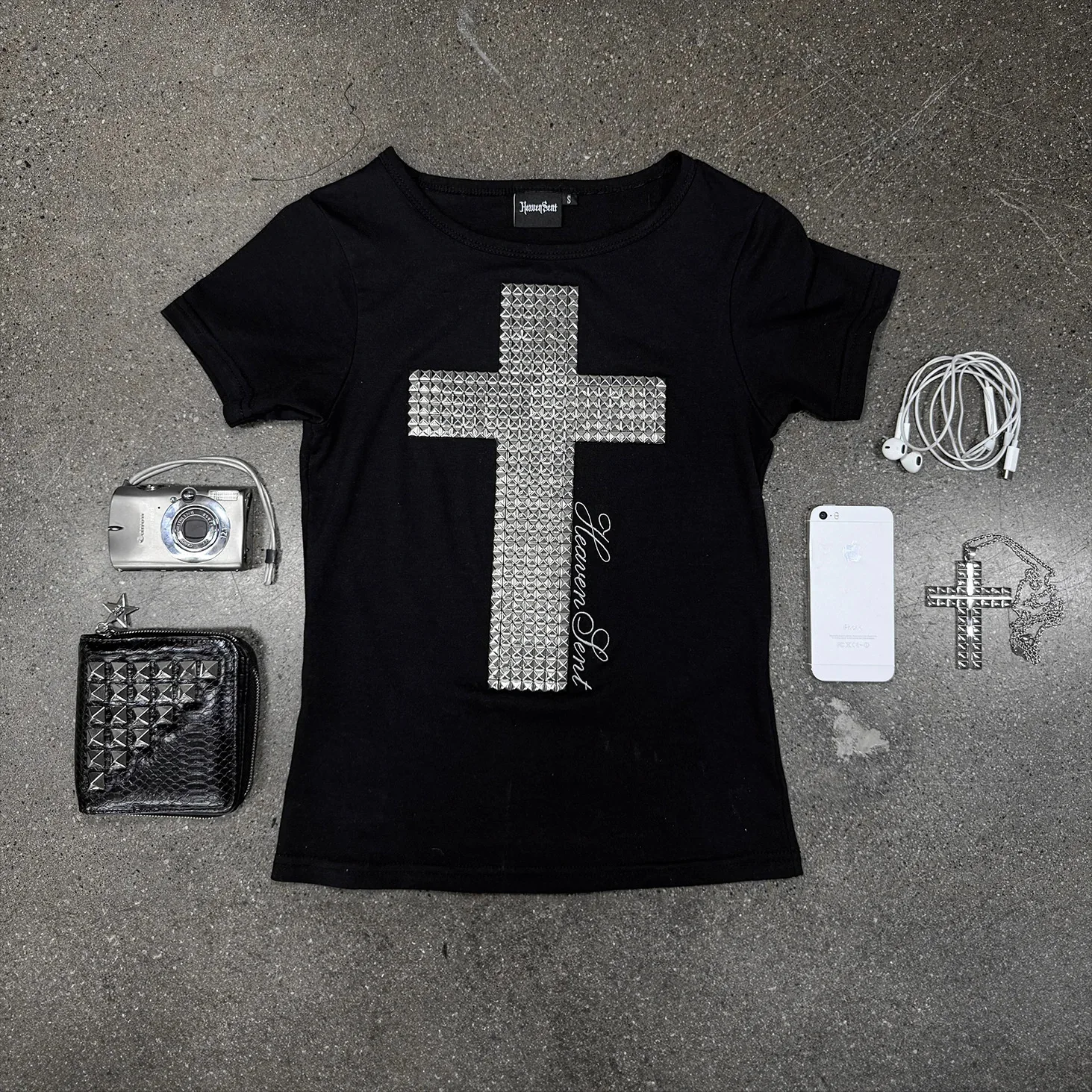 

2025 Summer New Gothic Cross-Studded Round-Neck T-Shirt for Hot Ladies, Slim-Fit Short Top