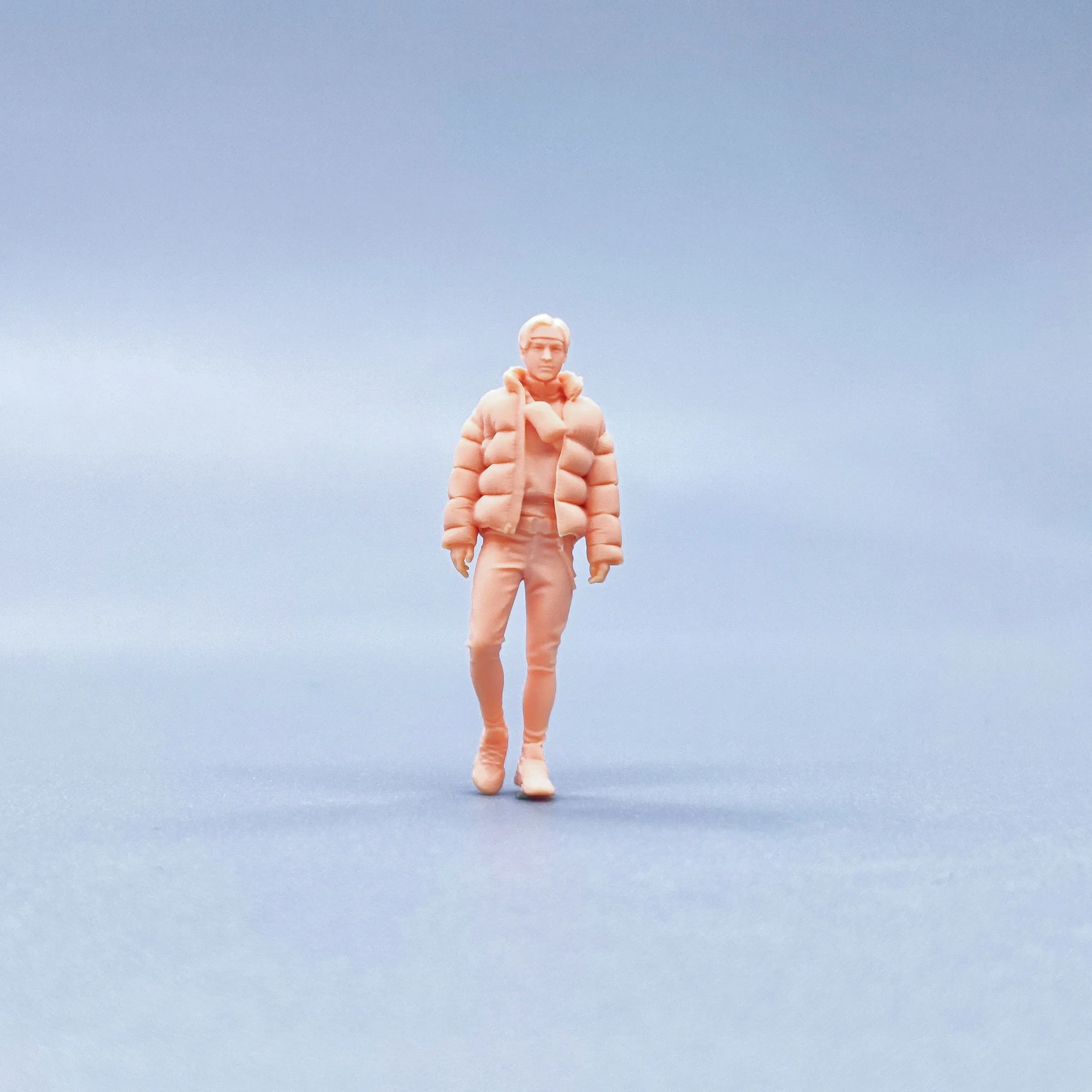1/64 Figurine Modello in scala Piumino in resina Borsa a tracolla per uomo Miniature non colorate Diorama Dipinto a mano W222