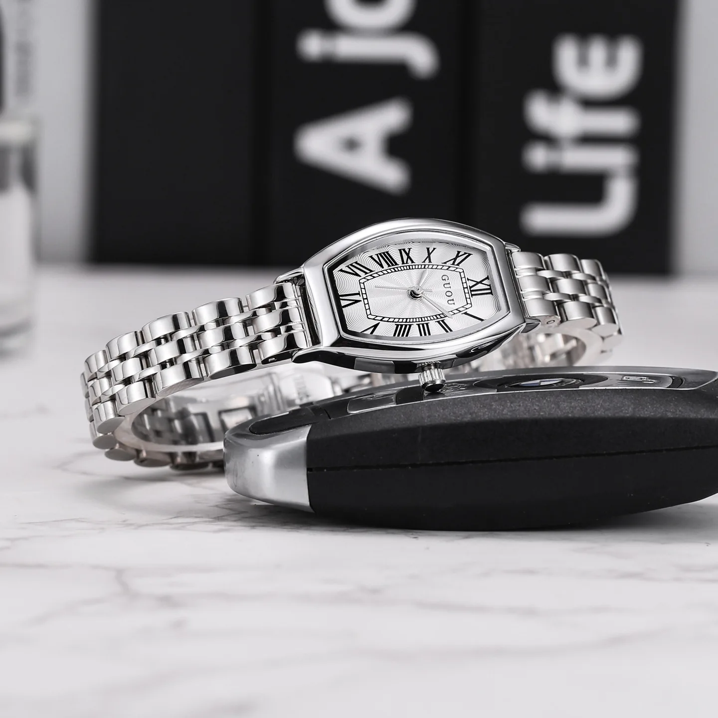 Trendy And Fashionable Women'S Watch, Featuring A Minimalist, Retro, Elegant, And Sophisticated Design With A Quartz Movement.