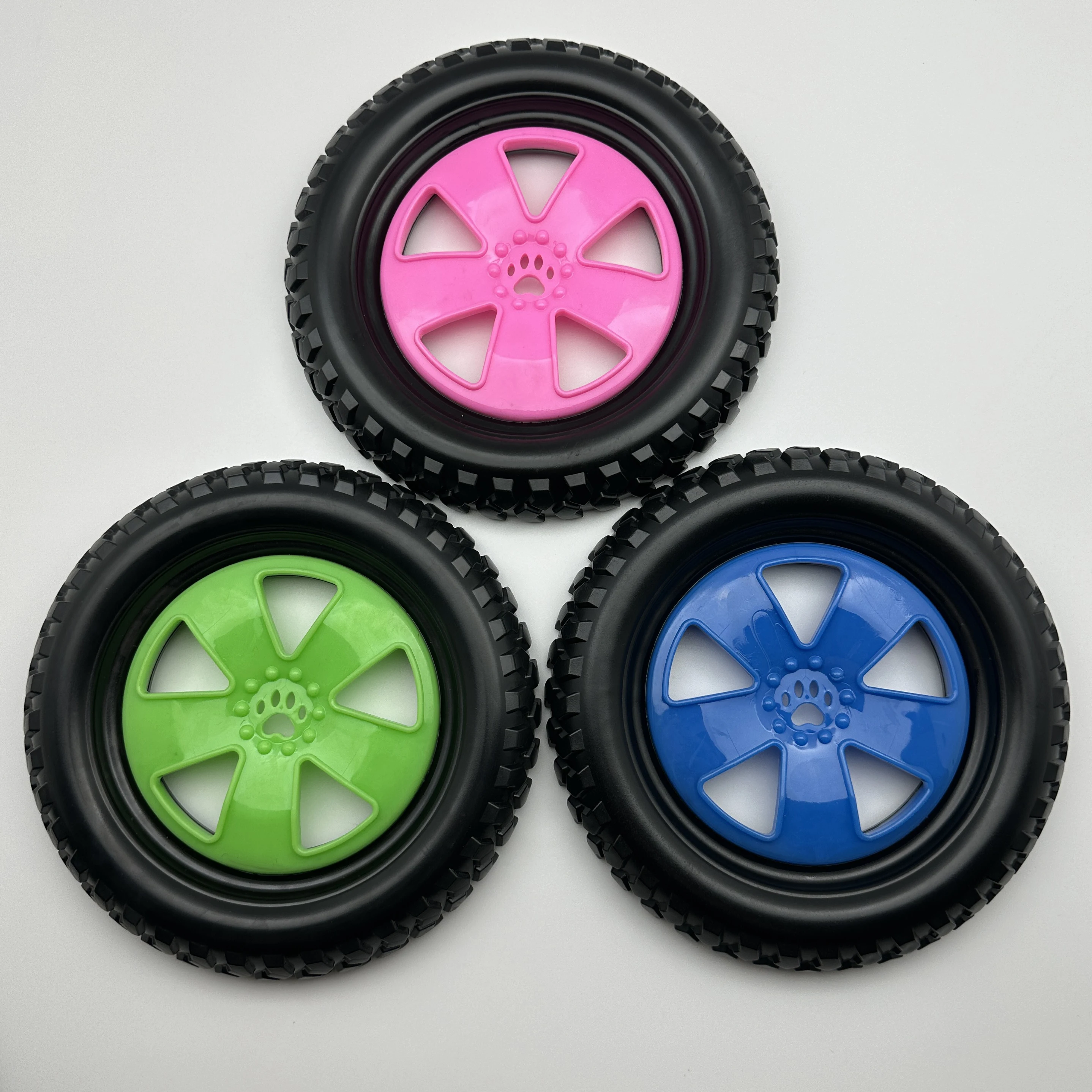 Outdoor frisbee tire rubber dog toy relieves boredom, is bite resistant, clean, grinds teeth, and is a companion toy