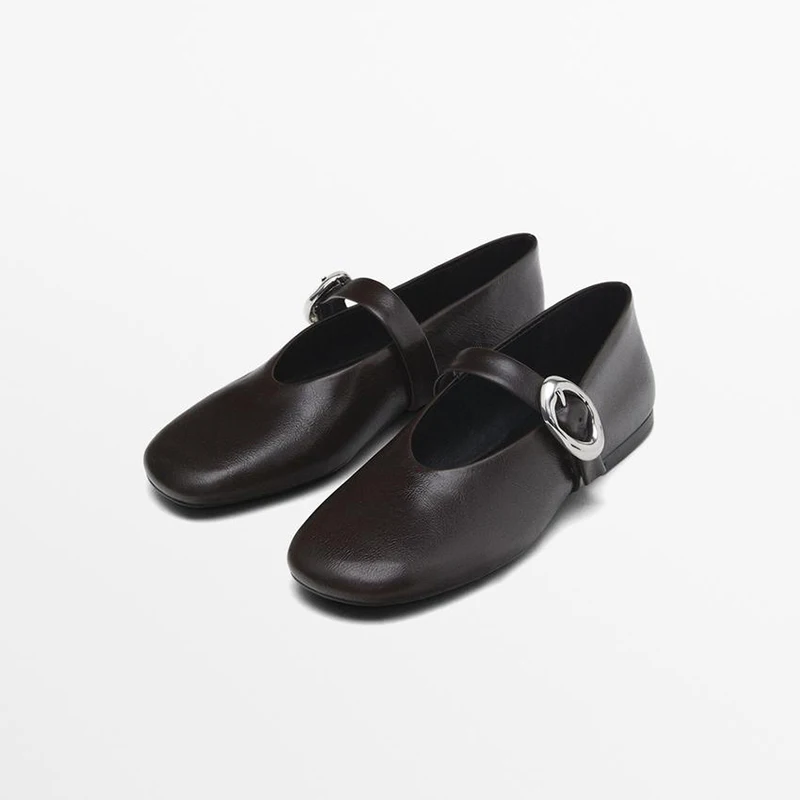 【linjer-stricklin】-chaussures-pour-femmes-2025-printemps-nouveau-produit-marron-simple-aiguille-en-metal-boucle-decorative-ballet-chaussures-plates