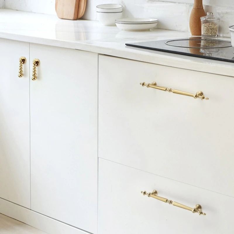 Französischer Luxus-Kleiderschrankgriff aus reinem Kupfer, Goldmessing, europäischer und amerikanischer Stil, Einloch-Schubladengriff für Küchenschranktüren – Detail 6