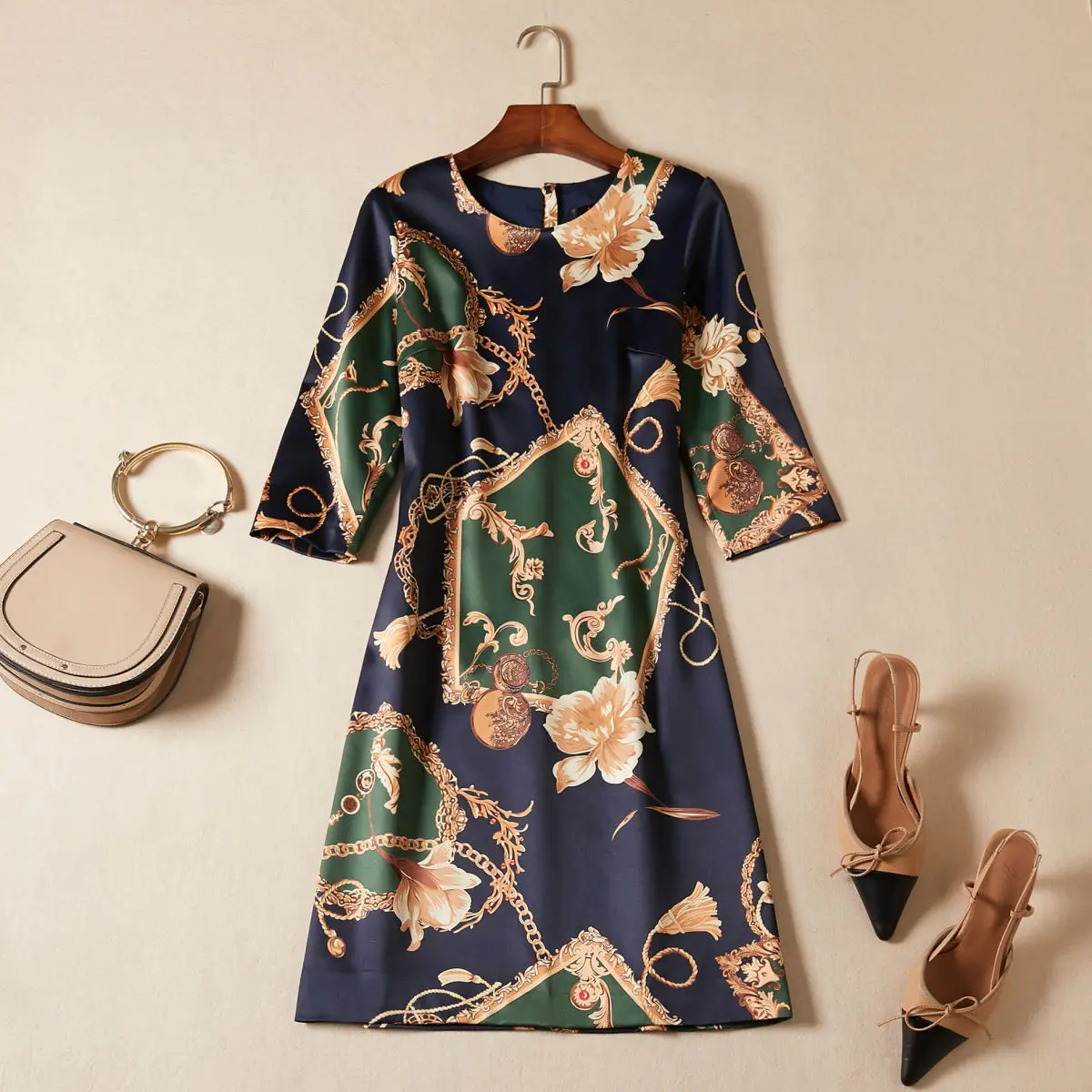 

Ювелирные изделия из розового золота, черное тонкое платье с асимметричным принтом, женские осенние платья миди с короткими рукавами и круглым вырезом