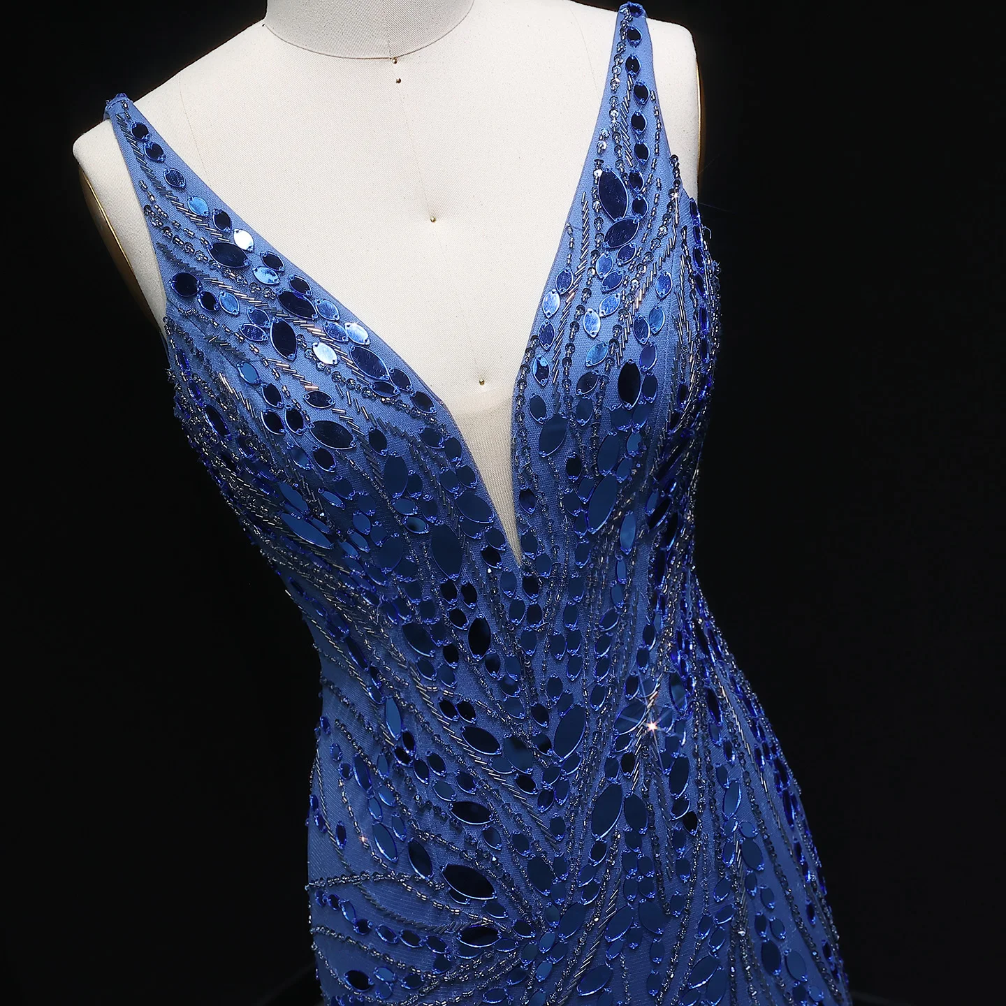 Sharon Said Marineblaues Meerjungfrauen-Abendkleid mit Federn, Seitenschlitz, Perlenbesatz, Damen-Hochzeitskleid, Partykleid, Ballkleid 2026 SS066 Maßanfertigung – Detail 7
