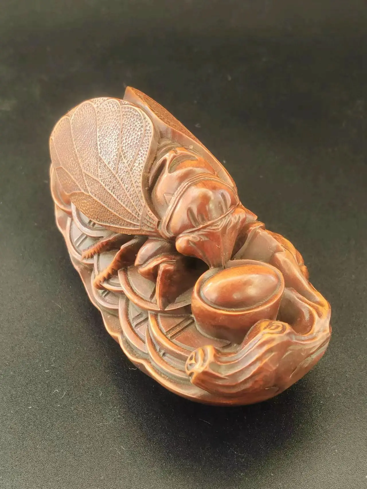Japanese Boxwood Hand Carved Cicada Statue Leaf Gold Ingot Insect Motif Table Decoration Unique Artwork Collectible Gift
