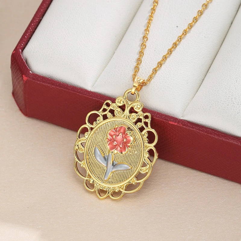Vintage Gold Color Flower Pendant Necklace For Women Retro Hollow Frame Rose Charm Necklace Wear Daily Jewelry Birthday Gift