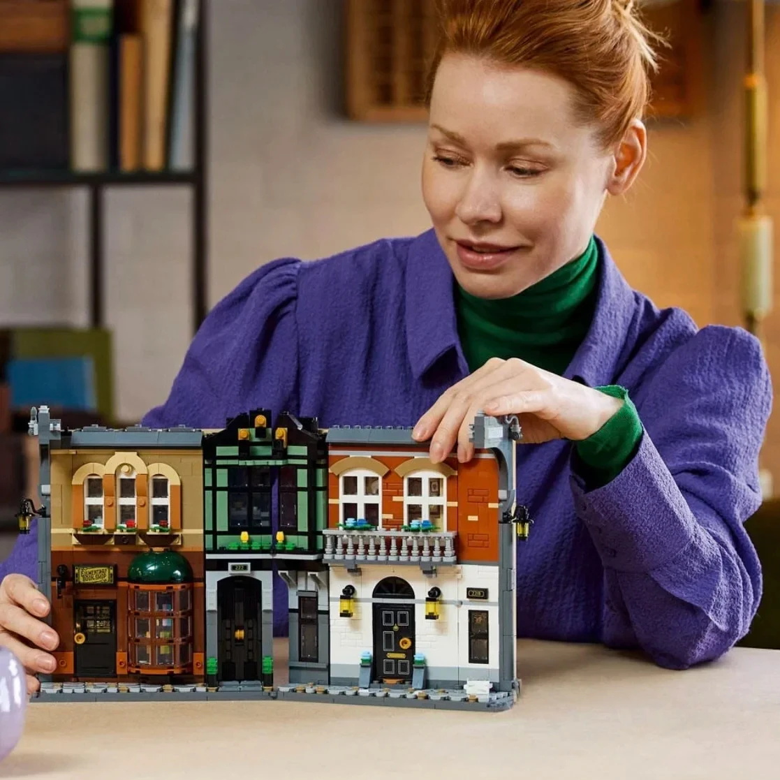 

2025 new street view series 10351 Sherlock bookshelf building block toy children's educational theme DIY birthday gift 1359PCS