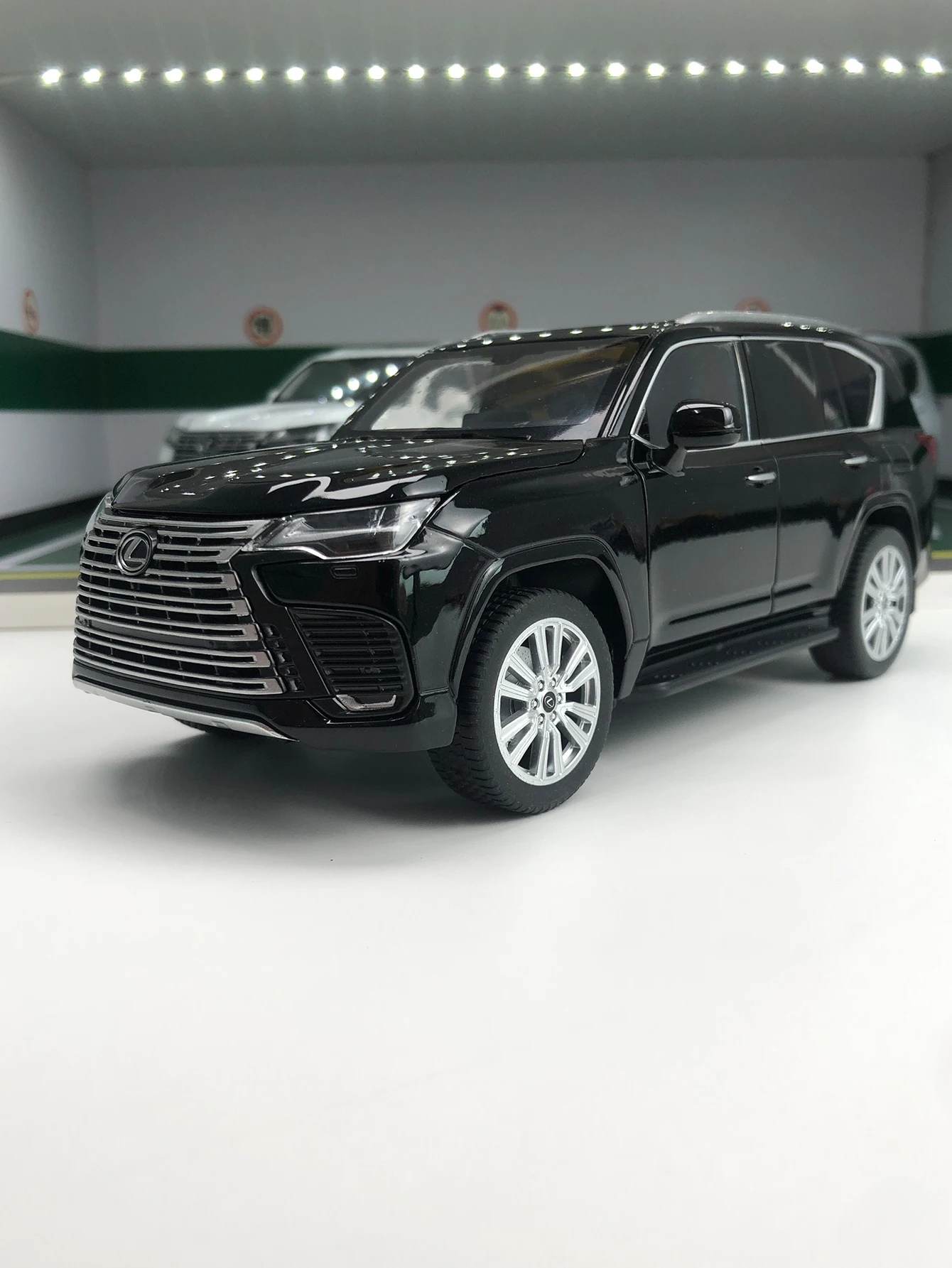 heimanba-1-24-simulated-zinc-alloy-lexus-lx600-2024-static-ornament-metal-collectible-gift-car
