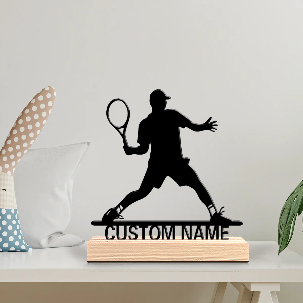 1 Stück Niedliche Personalisierte Tennis-Metallstatuen, Symbolische Schreibtischdekoration mit Holzsockel, Geschenk für Männer, Büro-Dekoration