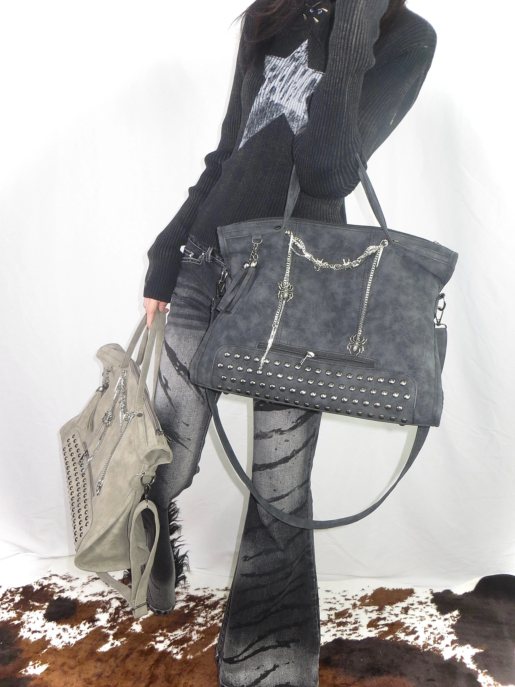 Retro Large Capacity Punk Rivet Chain Design Original Wasteland Subculture Crossbody Commuter Bag Unisex British Style Tote Bag