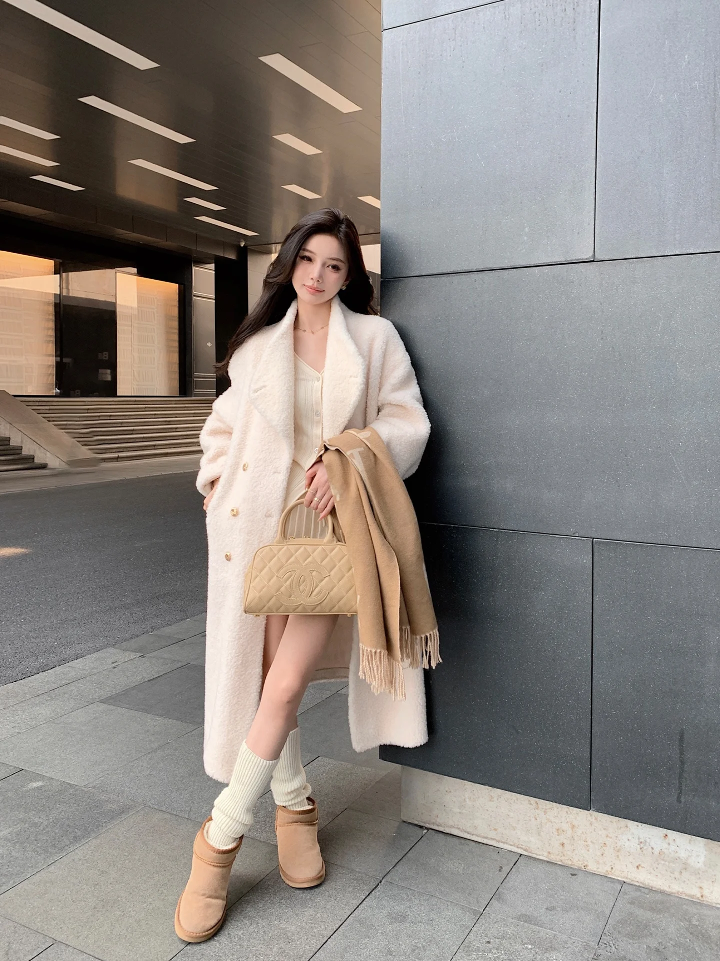 

Hera Miss длинное пальто из овечьей кожи, женское меховое джинсовое пальто, новинка 2025, зимнее пальто Sle Thi, удобное теплое ветрозащитное пальто с прямым подолом