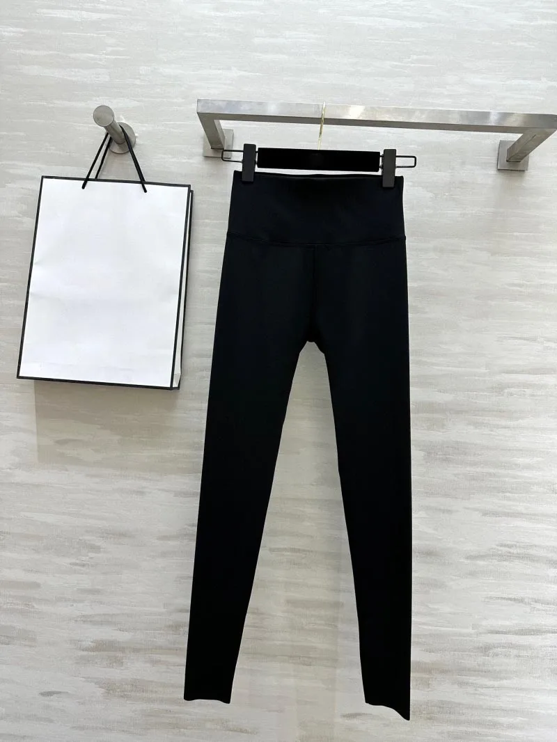 

High street women's tight pants are fashionable, stylish, sporty, slimming, hip lifting, waist cinching, and leggings