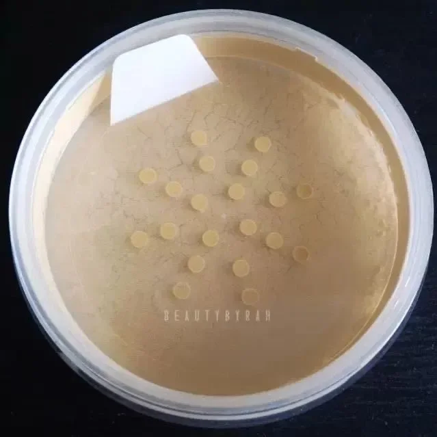 بودرة Sacha Buttercup المكونة من الزيوت، خافي عيوب الوجه، لمسة نهائية مغذية، بودرة أساس سائبة، مكياج يدوم طويلاً