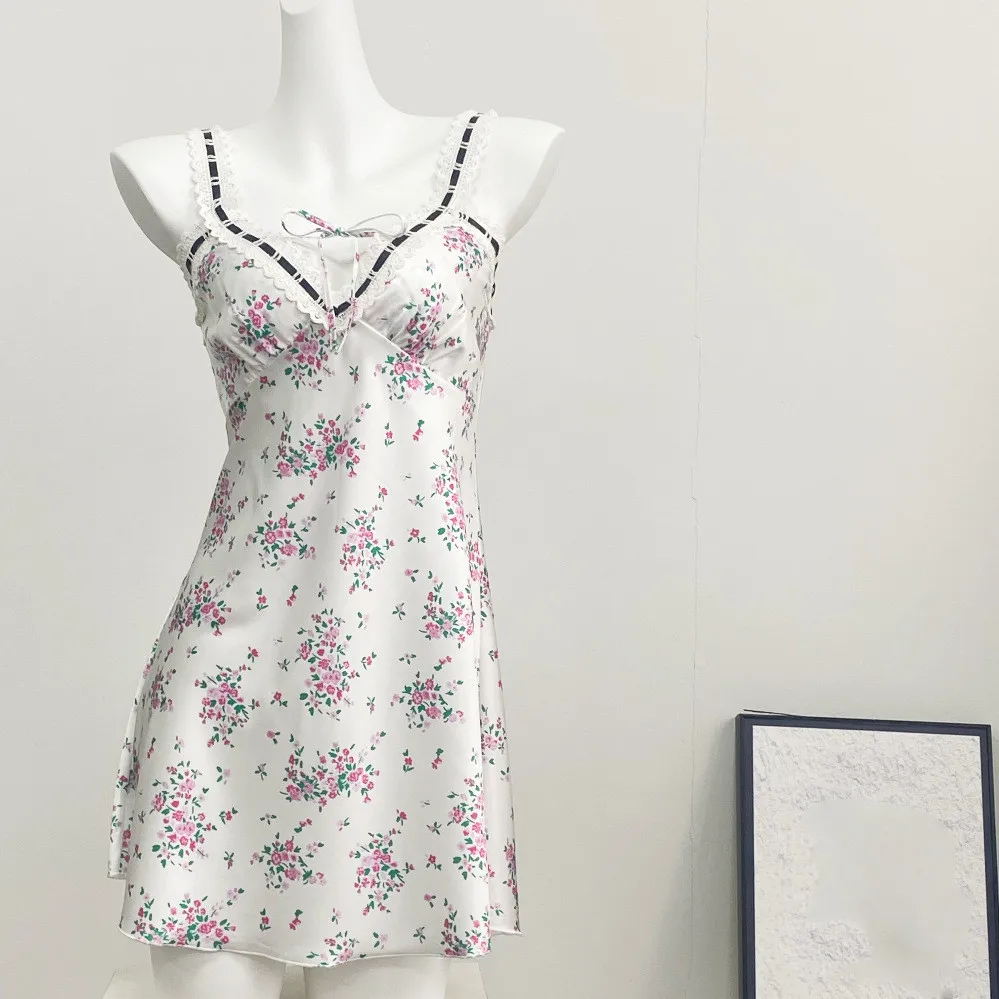 

Floral Print Nightgown Sleepwear Women Satin Nightwear Sexy Cami Home Dress V-Neck Homewear Nightwear