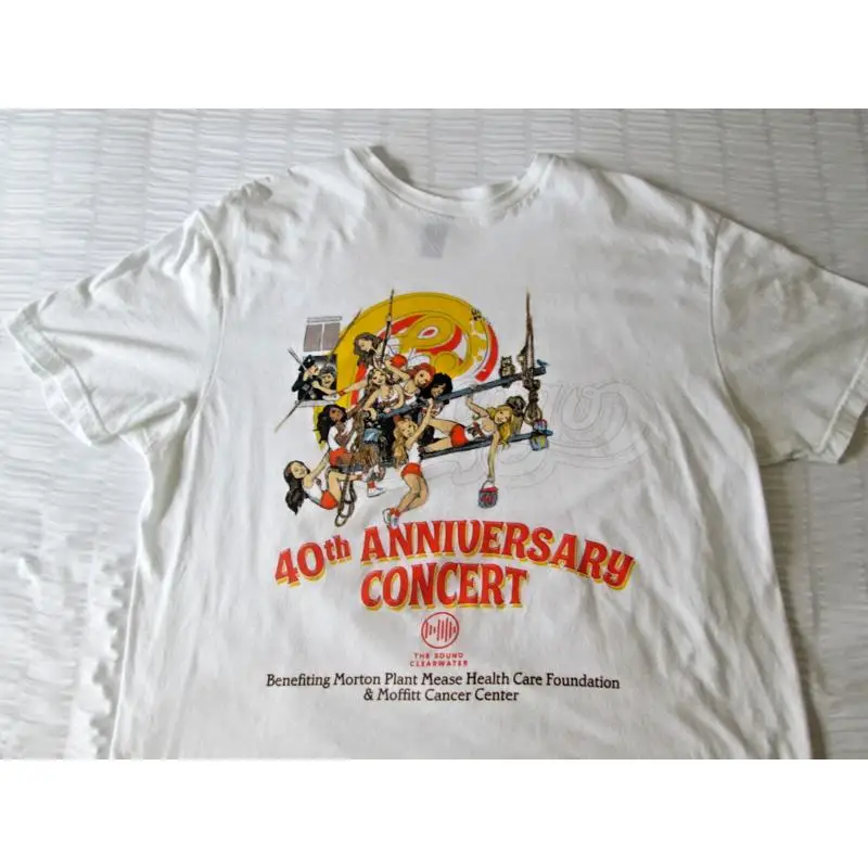 Hooters Clearwater 40th anniversary T-Shirt w rare Chicago IX art