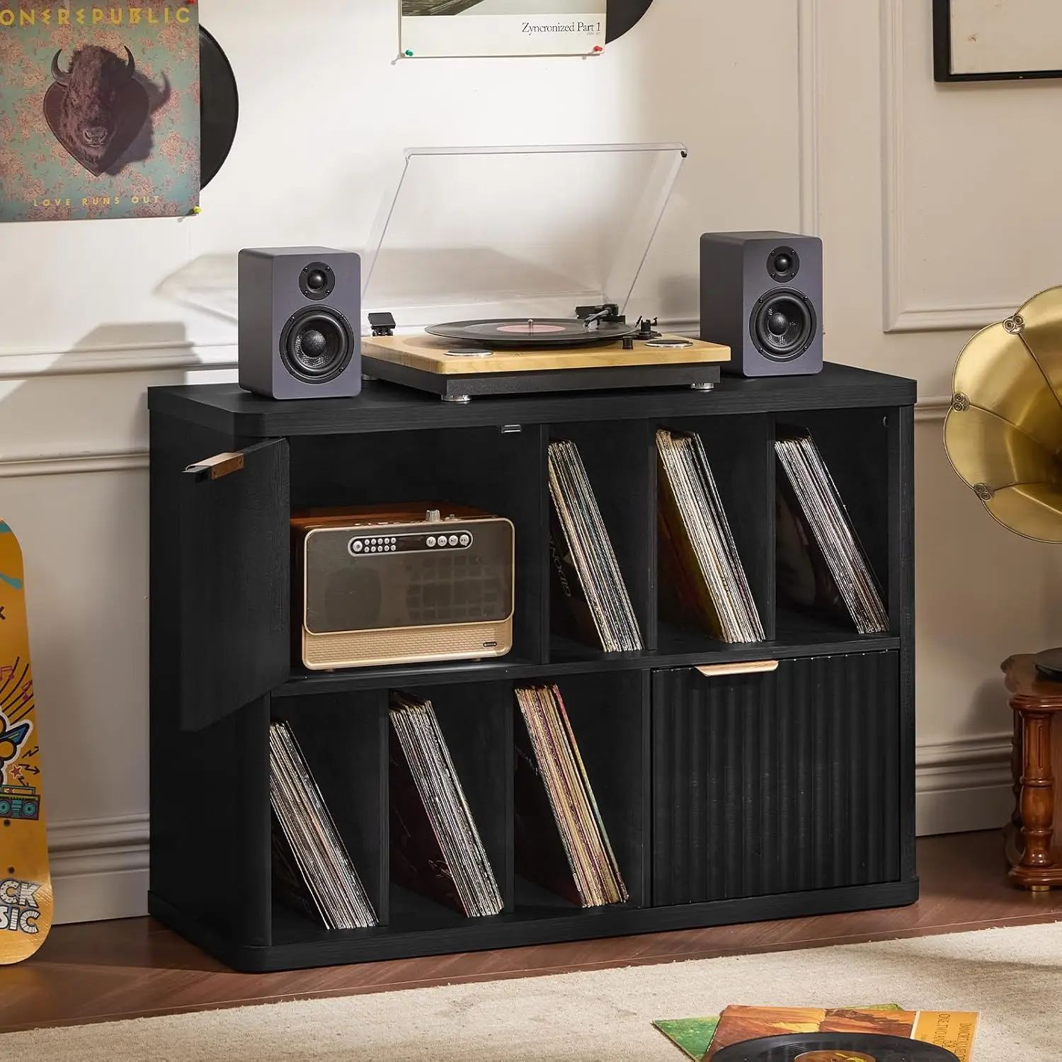 حامل مشغل تسجيل كبير مع مساحة تخزين من الفينيل حتى 450 ألبومًا، خزانة تخزين سجلات بوهو مخددة من الخشب، ميد ستيريو حديث