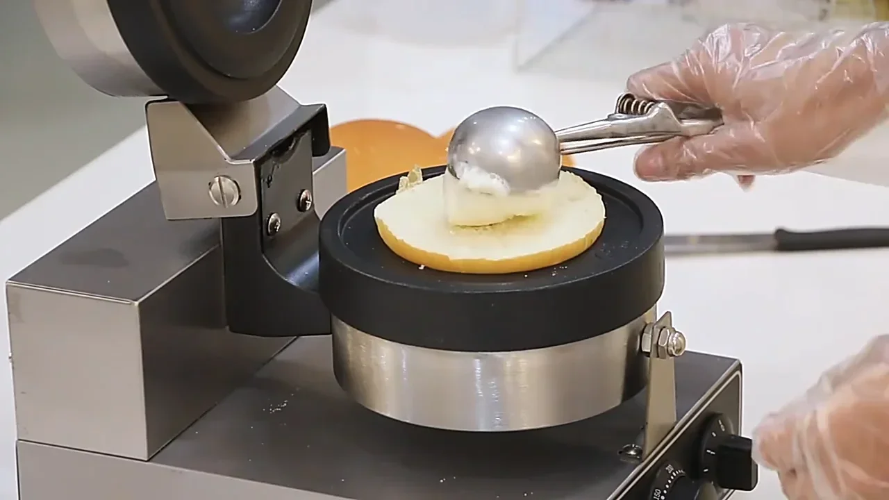 Korean ufo burger shape hamburger maker heated toast a ice cream gelota panini gelato ice cream burger press machine