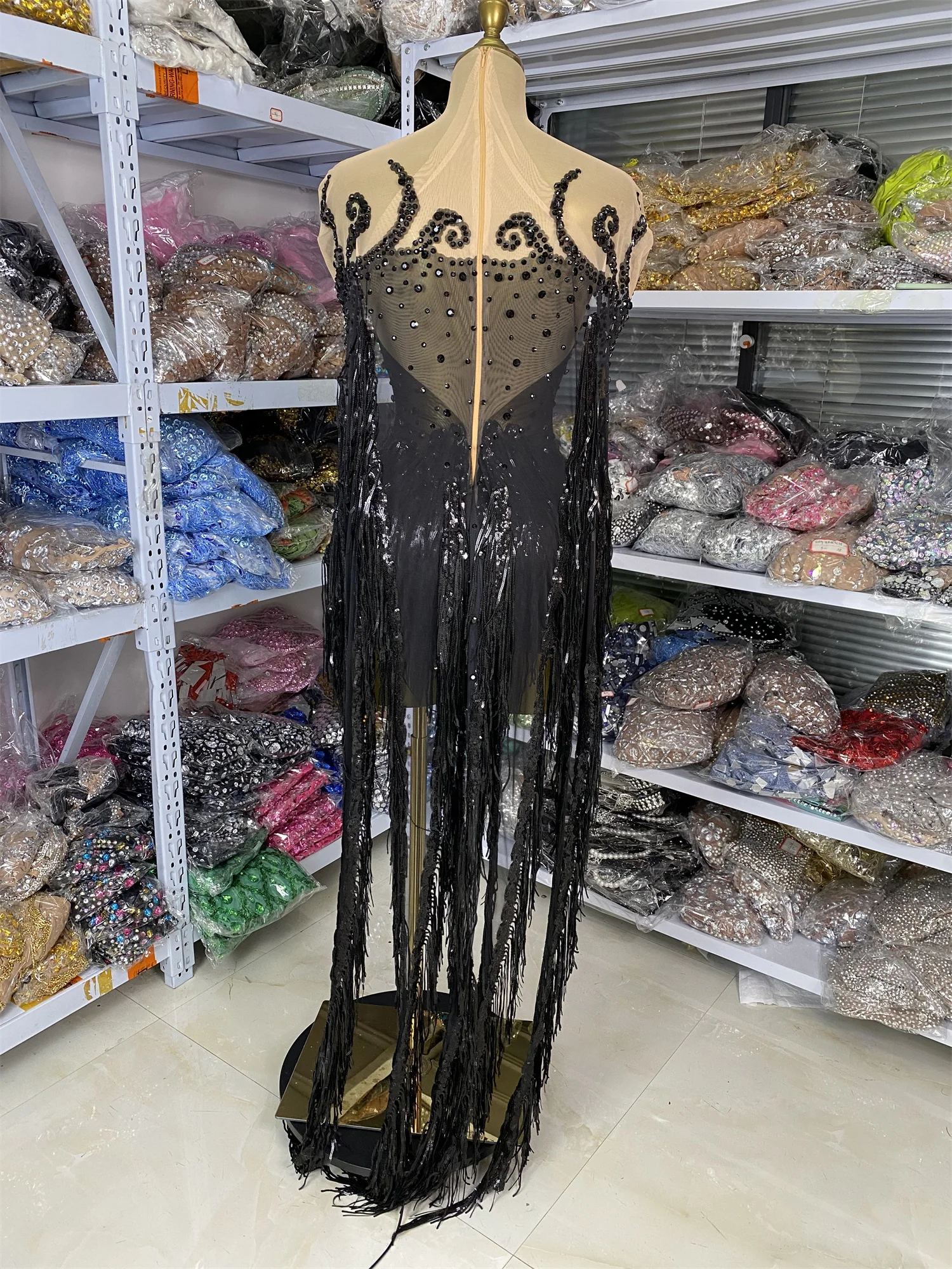 فساتين ملهى ليلي للنساء أزياء راقصة لامعة بأحجار الراين السوداء ترتر شرابة شبكية شفافة من خلال أزياء المسرح الصغيرة غير المتماثلة #4