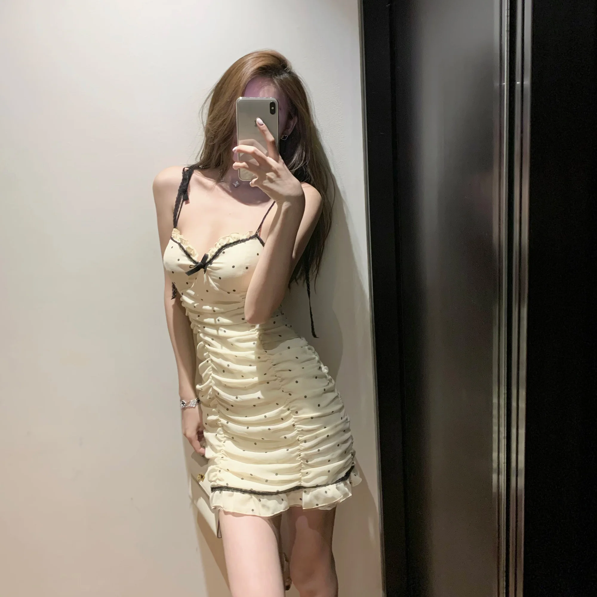 

Женская приталенная короткая юбка с бантом и бретелями из шифона в горошек, с завышенной талией, прикрывающая бедра, летняя, для повседневной носки, в корейском стиле