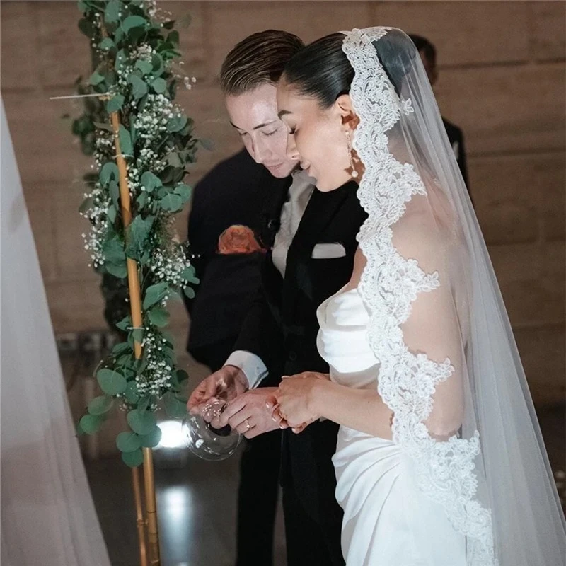 

Eyelash Lace Bridal Veil Scalloped Chantilly Lace Soft Tulle Wedding Veil Customizable Length Style Accepts Bulk Orders