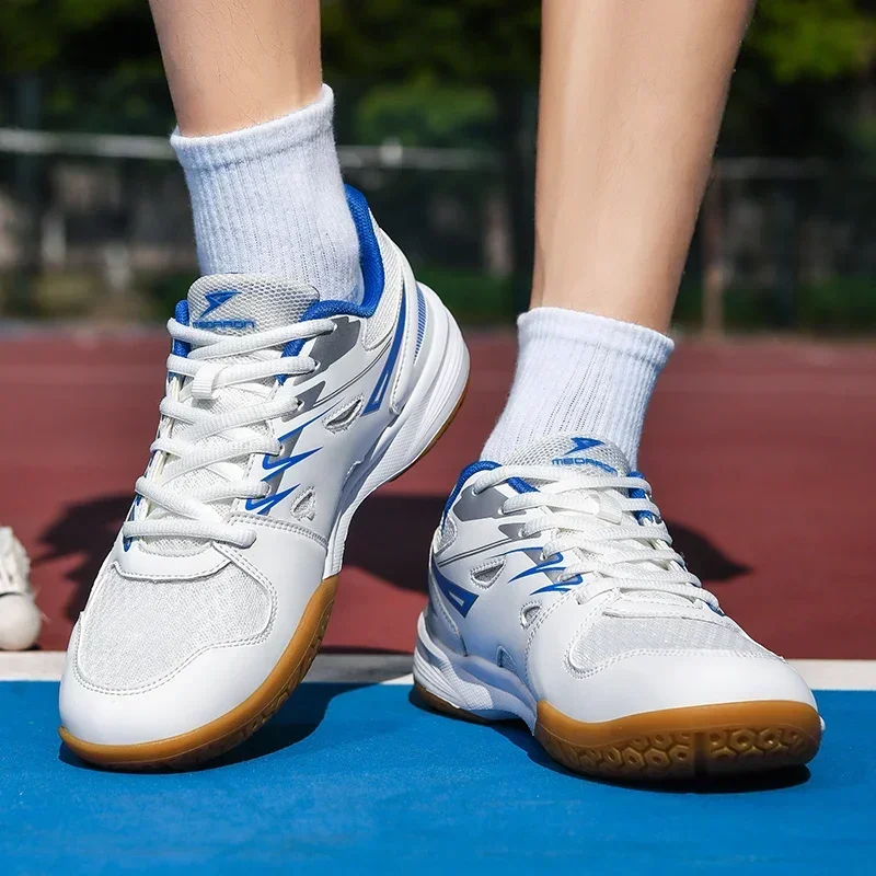 ผู้ชายวอลเลย์บอลมืออาชีพรองเท้าUnisexกีฬาBreathable Dampingรองเท้าผู้หญิงตาข่ายสวมใส่รองเท้าผ้าใบรองเท้าแบดมินตันใหม่