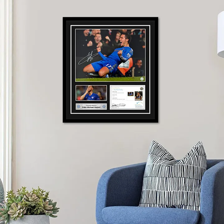 Signiertes Foto von Azar