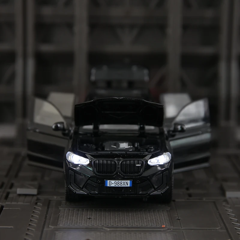 1:32 coleção de ornamentos de modelo de carro de liga BMW X3M, portas e capô do motor, porta-malas pode ser aberto, carro de brinquedo regenerador infantil