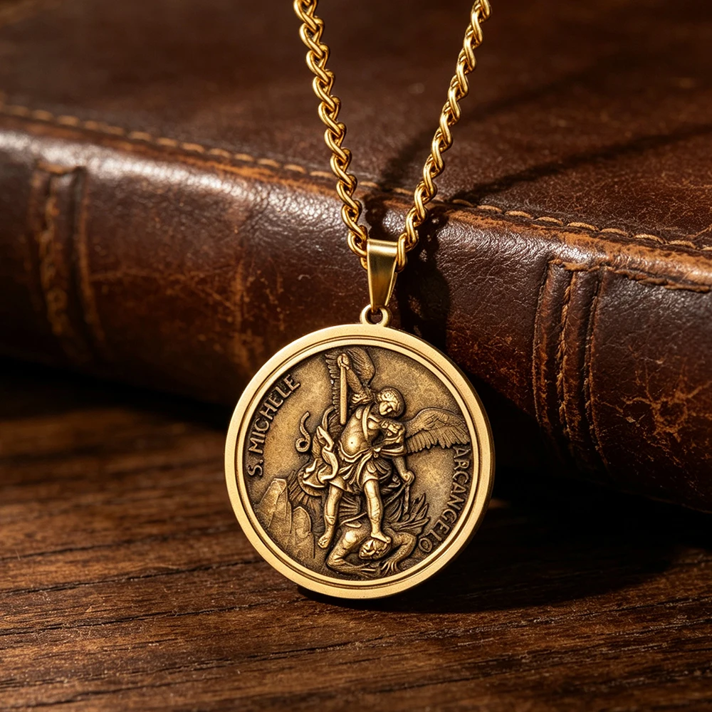 Collier Saint-Michel Archange, médaille en laiton gravée vintage, amulette de protection catholique, pendentif religieux pour homme, bijoux