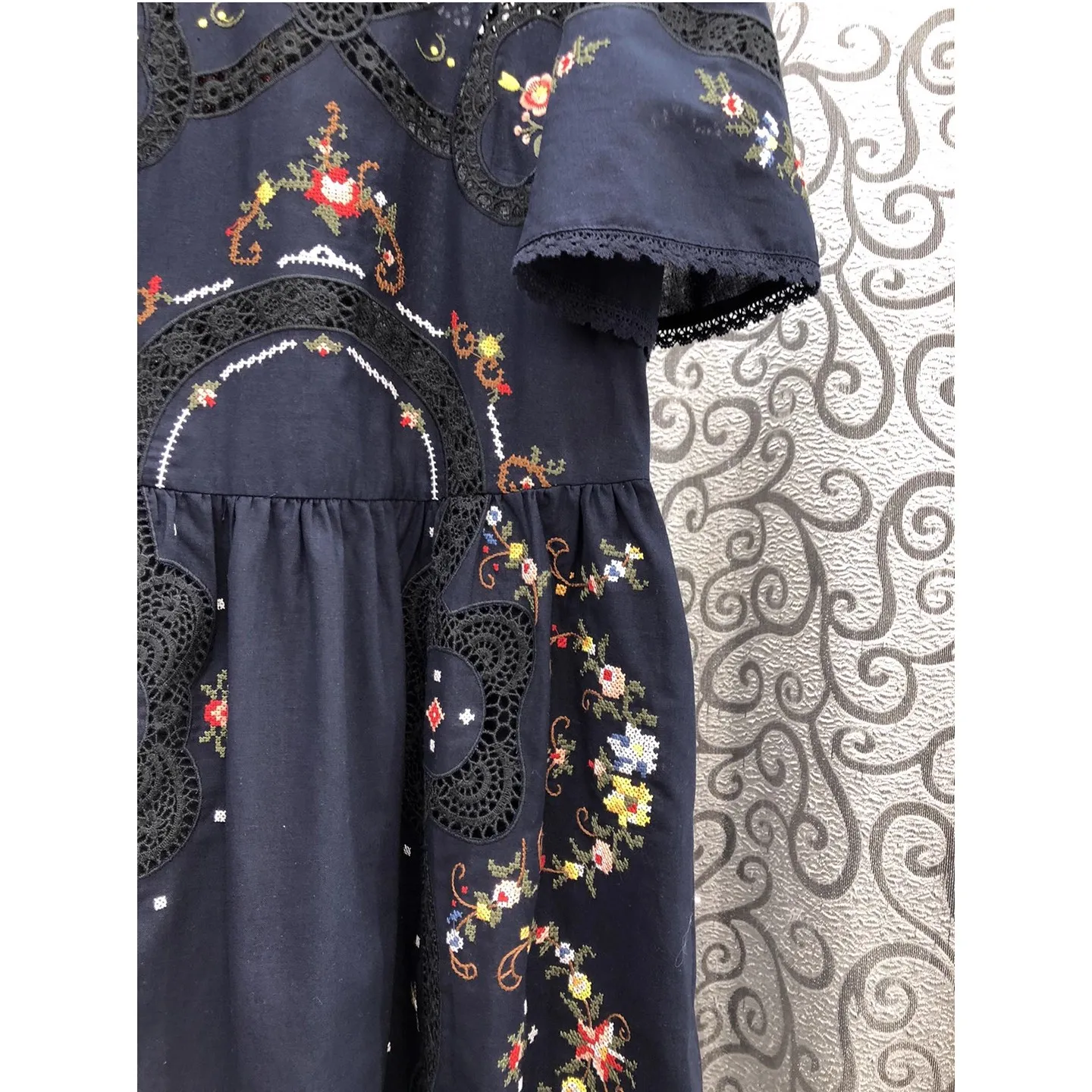 최고급 새 가을 원피스 여성용 전체 자수 꽃무늬 반팔 중간 길이 면마 원피스