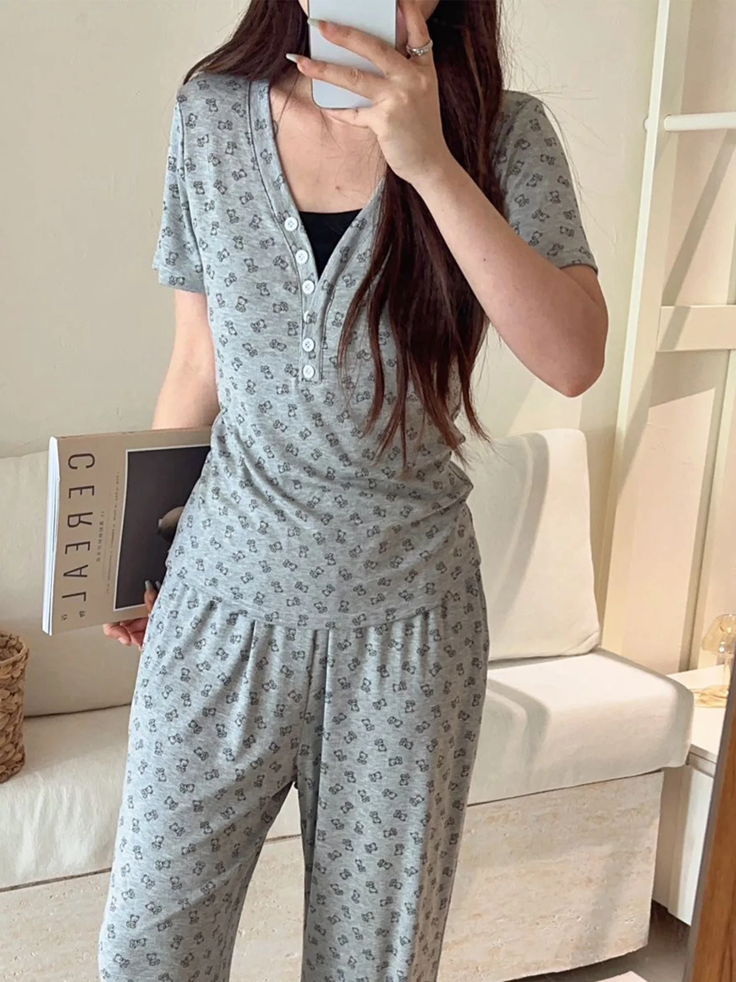 

Новый женский домашний комплект 2025 года: спортивные брюки с принтом медведя, топ с подушечками для груди, милый студенческий костюм