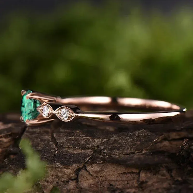 European and American Inlaid Small Green Zircon Ring, Fresh Temperament Attending High-end Jewelry for Ladies At Banquets