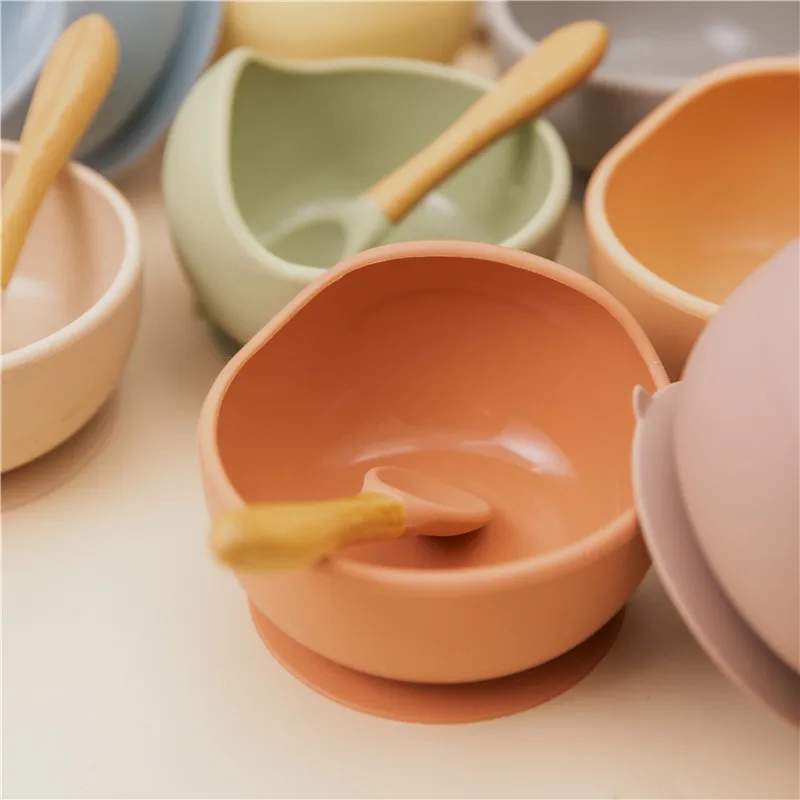 Baby Silicone Bowl Set BPA Free Non-slip Children's Suction Bowl Wooden Handle Silicone Spoon Food Grade Waterproof Tableware
