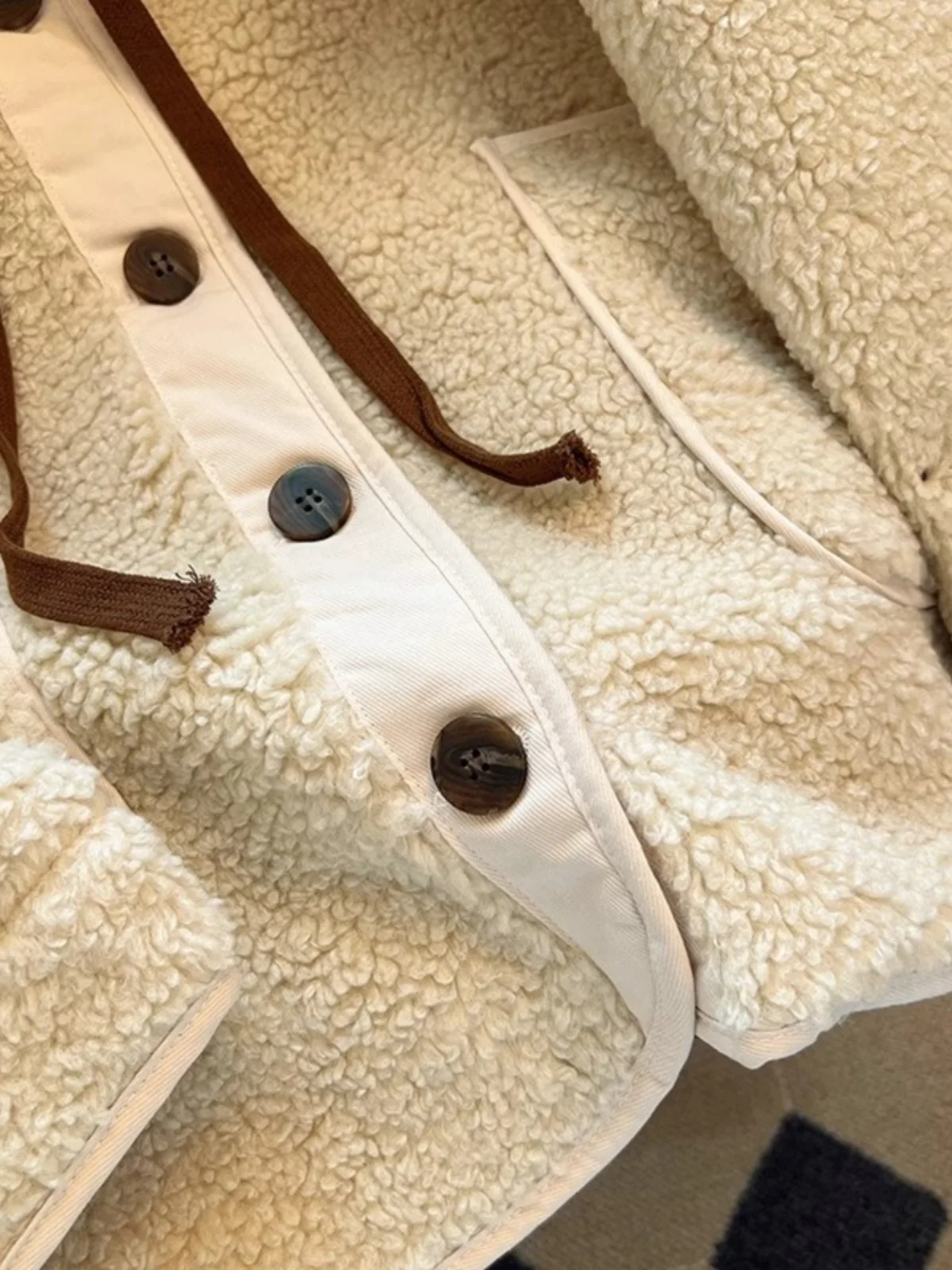 

Куртка из овечьей шерсти, кардиган для женщин, женский кожаный воротник, альпинистская защита от ультрафиолета, видимость, соблазнительная маслостойкая оленькая кожа